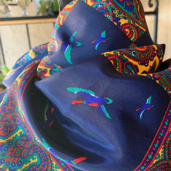 Beautiful Blue bird scarf - Picture 8 of 8